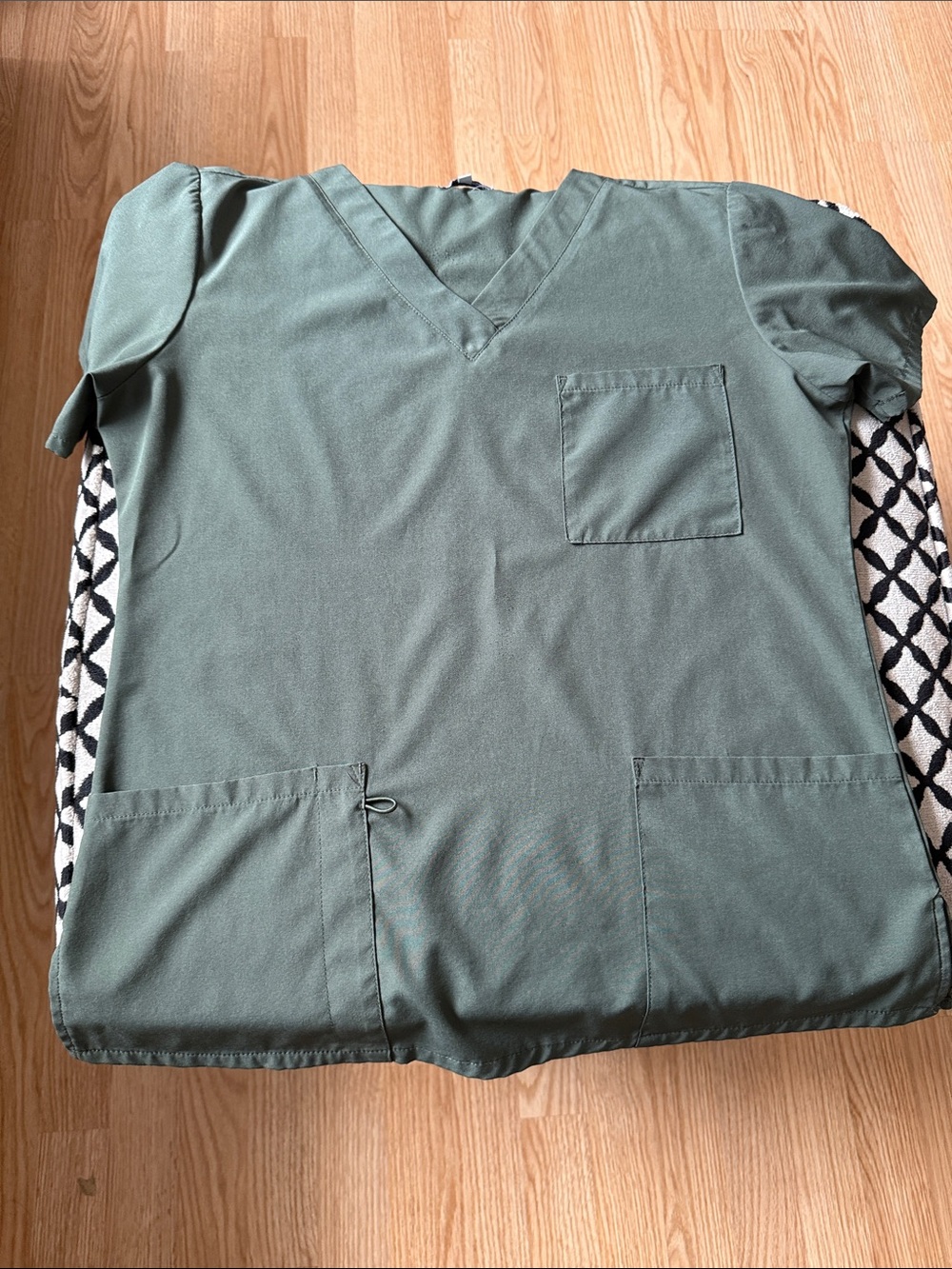 SCRUB TOP - Picture 2 of 2